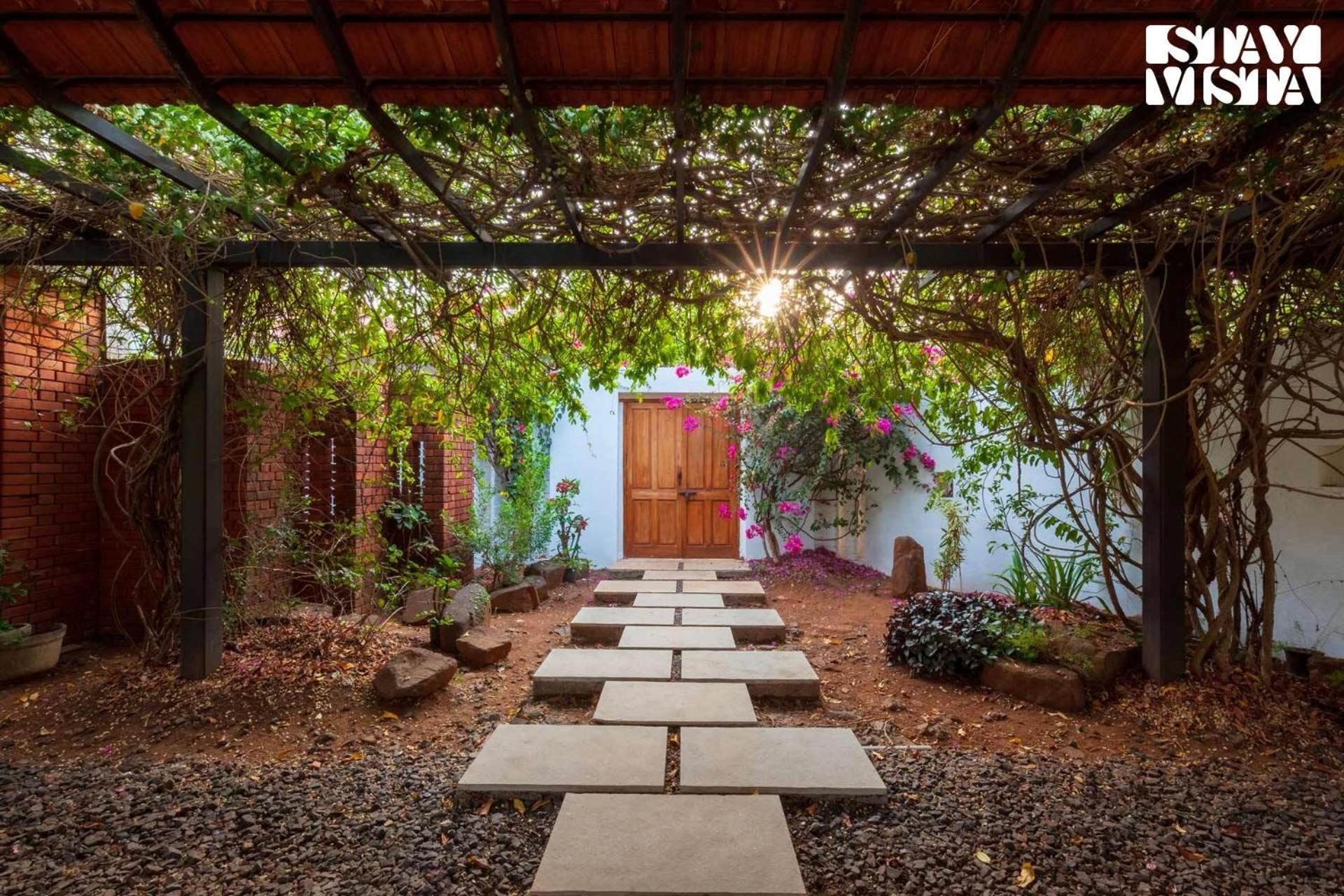 Wander Beyond By Stayvista - Featuring A Bali-Themed Abode And A Refreshing Swimming Pool Alibag Luaran gambar